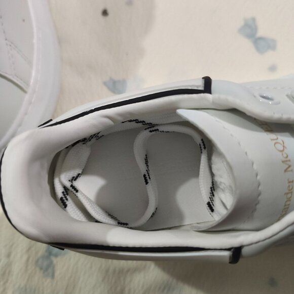 Alexander McQueen Signature Chunky Low-Top Casual Sneakers - Picture 4 of 7